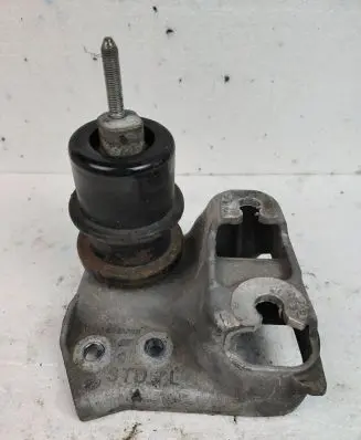 Subaru Legacy Engine mount bracket