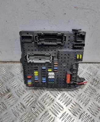 Volvo XC90 Fuse module 8676391 12217799 04W222