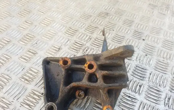 Volkswagen Transporter - Caravelle T4 Power steering pump mounting bracket 074199207B