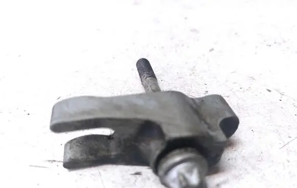 KIA Sorento Fuel Injector clamp holder 