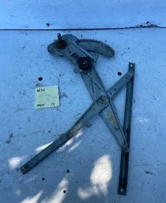 Nissan Micra Front door manual window regulator 