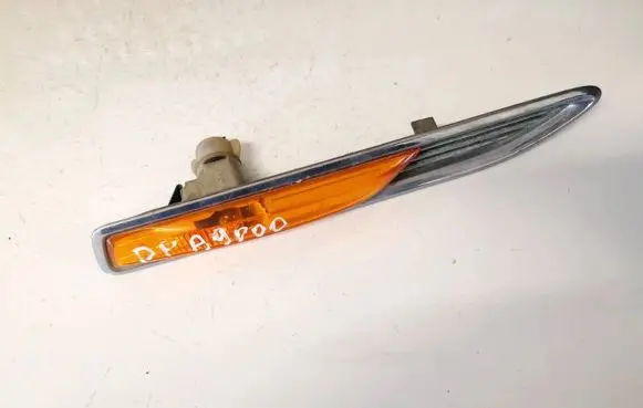 Front fender indicator light