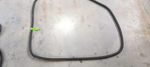Volkswagen Touran II Rear door rubber seal (on body) 1T0867913