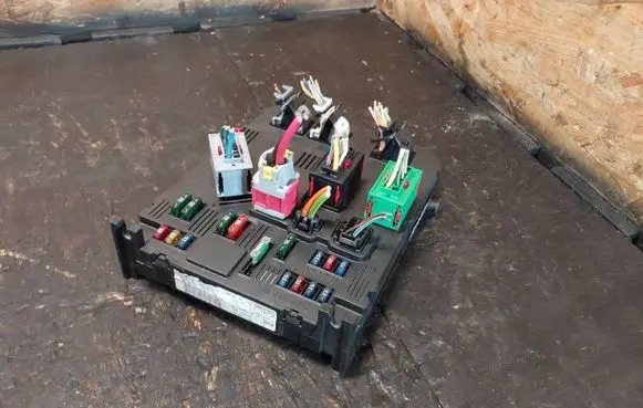 Peugeot 206 Fuse module 9646777480