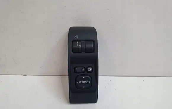 Subaru Crosstrek III Central console control unit 83002FG000