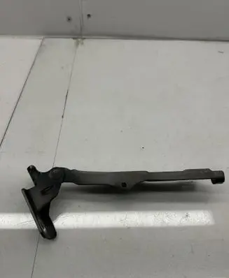 Engine bonnet/hood hinges