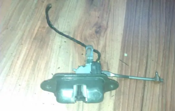 Subaru Forester SF Tailgate/trunk/boot lock/catch/latch