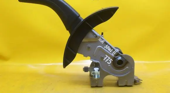 KIA Soul Handbrake/parking brake lever assembly 775