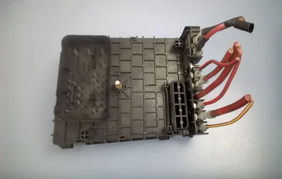 Volkswagen PASSAT B6 Fuse box set 3C0937125
