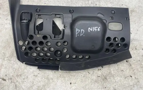 Mercedes-Benz ML W164 Dashboard lower bottom trim panel A1646800217 1311436 090038803