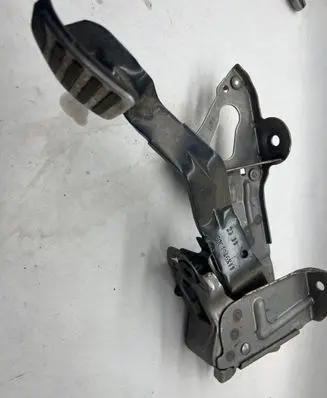 Nissan Qashqai+2 Clutch pedal E0C1046X71 2311