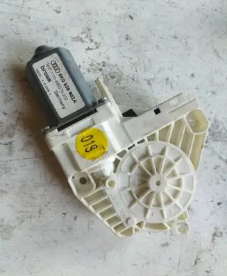 Audi A5 8T 8F Front door window regulator motor 8K0959802A