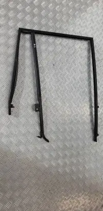 Land Rover Discovery Rear door window/glass frame 