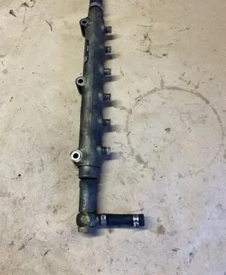 Volvo V70 Fuel main line pipe 8658252 0445215010