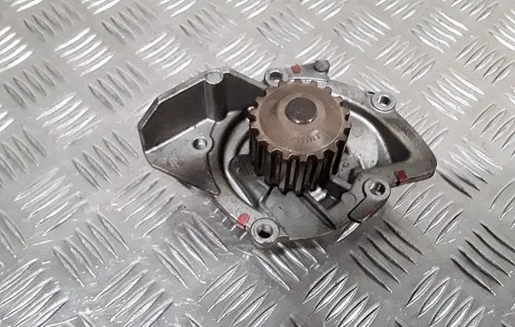 Ford Kuga I Water pump 9682360280