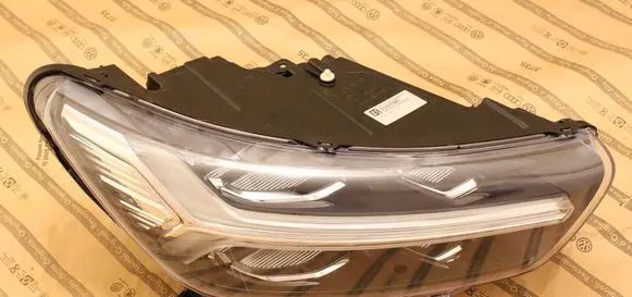 Volvo XC40 Headlight/headlamp 31655990