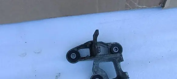 Hyundai i30 Gear shift cable bracket 
