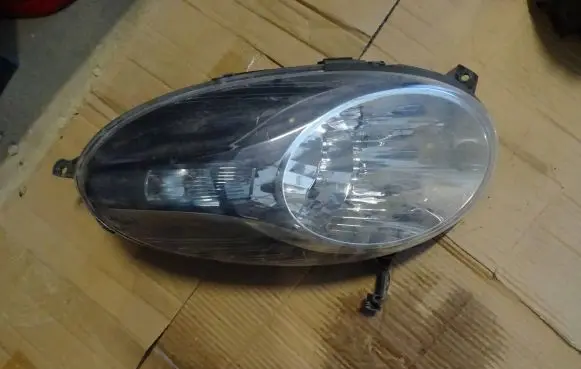 Nissan Micra Headlight/headlamp 89074321 188800 26010BG10B