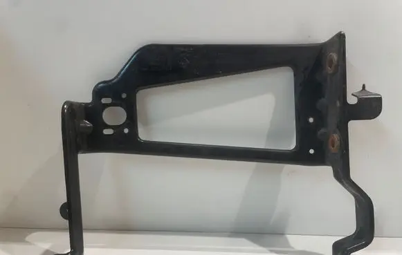Audi Q7 4M Radiator support slam panel bracket 4M0121261T