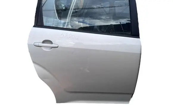 Toyota Corolla Verso E121 Rear door