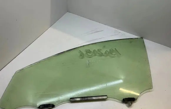Toyota RAV 4 (XA40) Front door window/glass (coupe) 