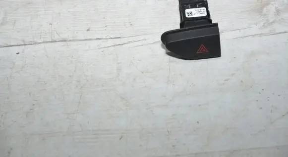 Dacia Duster Hazard light switch 252907372R