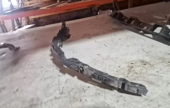 Audi A2 Front bumper mounting bracket