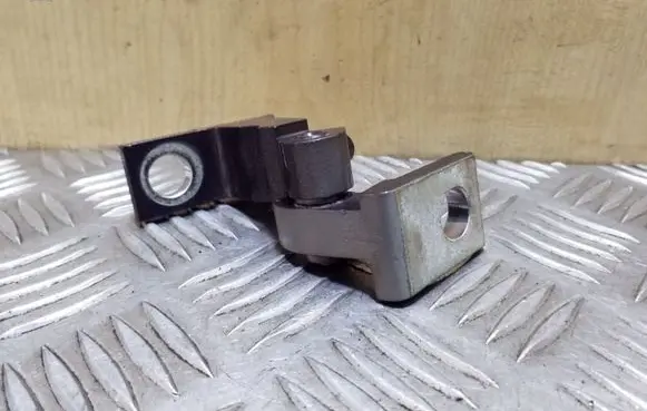 Volkswagen Touareg II Rear door upper hinge