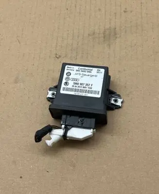 Volkswagen PASSAT B7 Light module LCM 5WK50466 5M0907357F