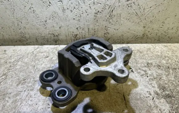 Volvo V60 Engine mount bracket 31262710 020914 E2F1E