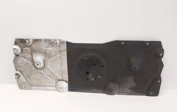 BMW 3 G20 G21 Engine splash shield/under tray 7428177