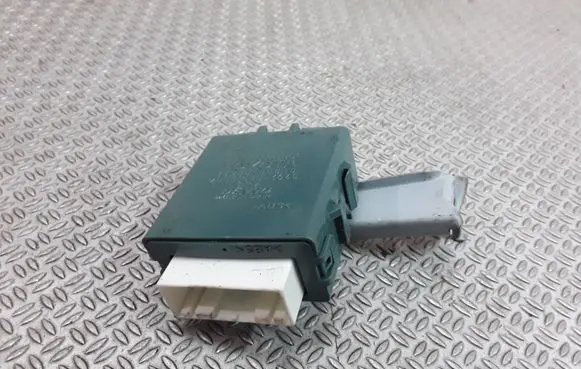 Toyota Yaris Door control unit/module 859800D010