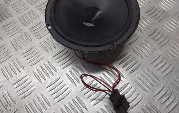 Skoda Superb B5 (3U) Rear door speaker