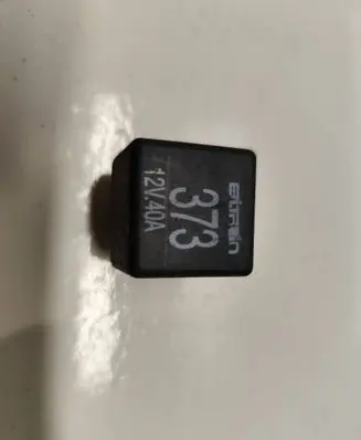 Volkswagen PASSAT B5 Other relay 8D0951253A
