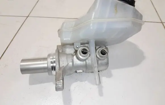 Land Rover Discovery Sport Master brake cylinder 251EKVJV5