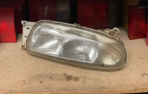 Ford Fiesta Headlight/headlamp 305235250 0301049201