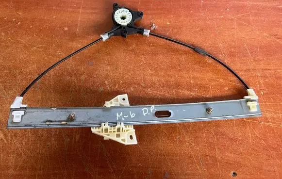 Mazda 6 Front window lifting mechanism without motor