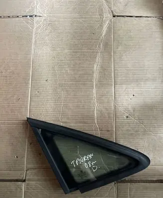 Volkswagen Touran I Front triangle window/glass 