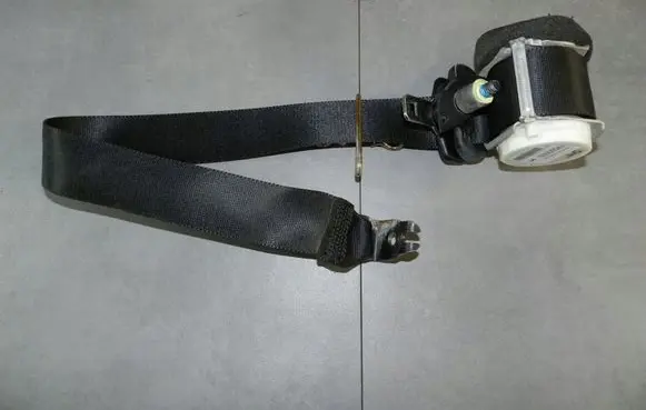 Ford Galaxy Rear seatbelt 611B68M