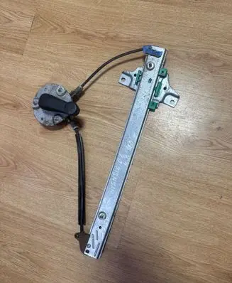 Toyota Avensis T220 Rear door manual window regulator 