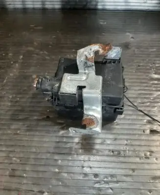 Nissan Juke I F15 Fuse module 243821KN0A