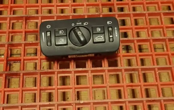 Volvo V70 Light switch 30739415 04066302