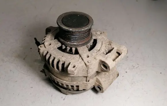Toyota Avensis T270 Generator/alternator 2706006011