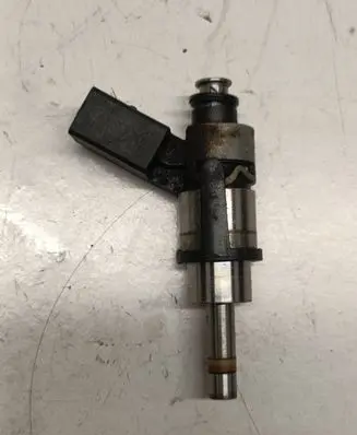 Audi A3 S3 8P Fuel injector 06D133036D