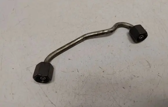BMW X3 E83 Fuel injector supply line/pipe 13537792718