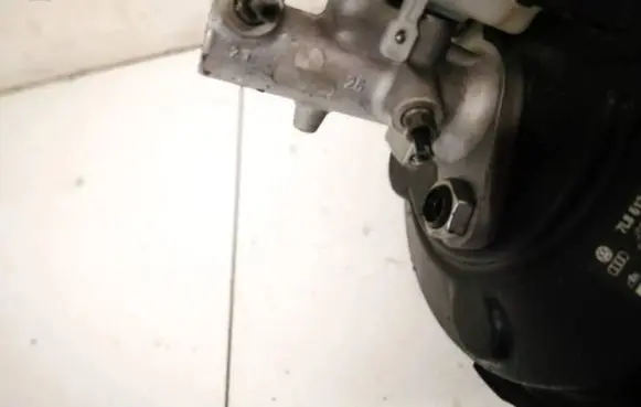 Audi Q7 4L Master brake cylinder