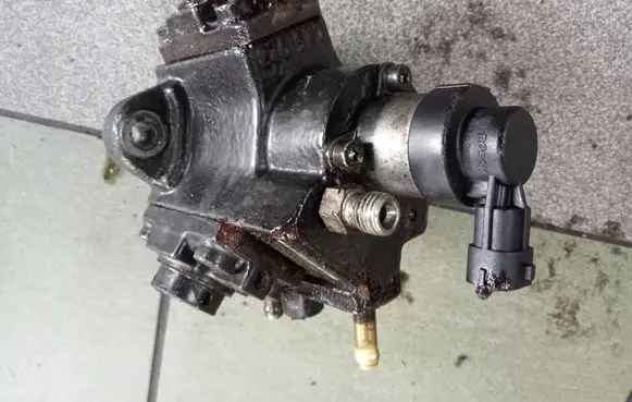 Opel Astra H Fuel injection high pressure pump 0445010156 0055206679 02001856540