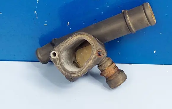 Audi A2 Thermostat housing 038121133 1J0121324