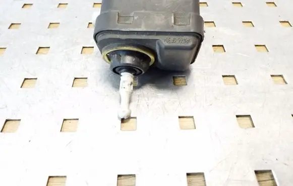 Nissan Note (E11) Headlight level adjustment motor 
