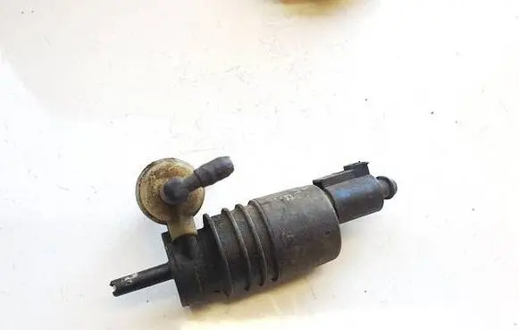 Volkswagen Golf IV Windscreen/windshield washer pump 1j6955651